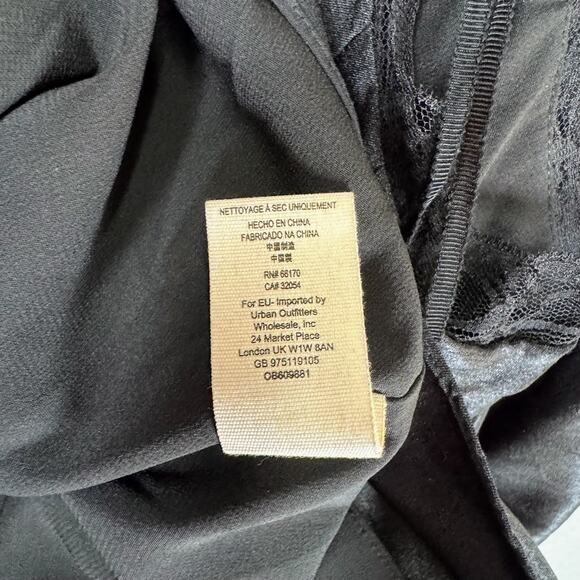 NWT- Free People Heart to Heart Lace Crochet Romper in Black Women's Size 6 - Picture 9 of 9